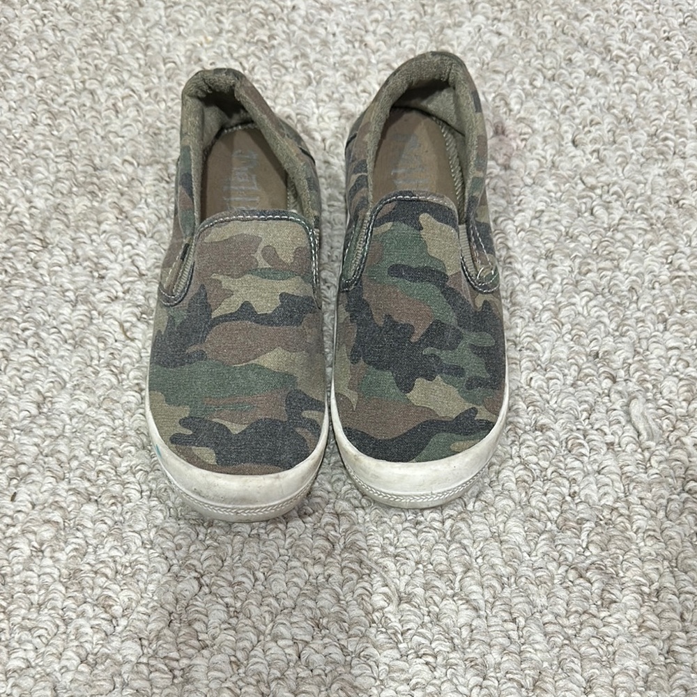 Women’s Camouflage Slip-On Shoes